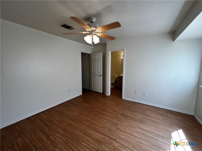 Building Photo - 125 Cedargrove