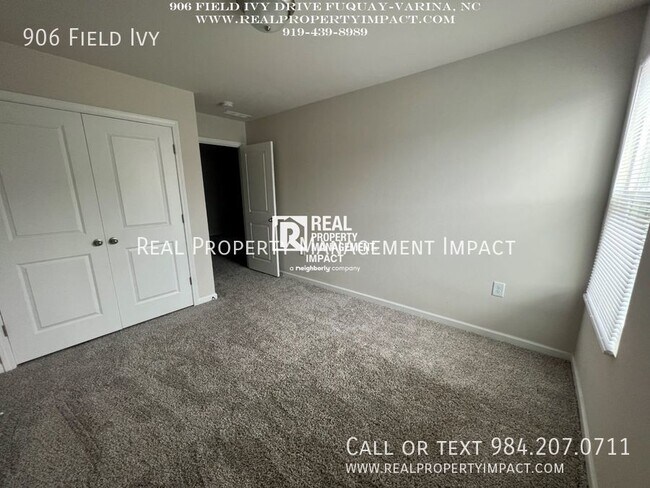 Building Photo - 906 Field Ivy Dr