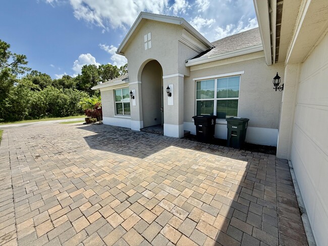Building Photo - 293 SW Ridgecrest Dr