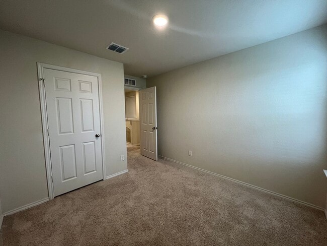 Building Photo - Like-New 4BR Home w/ Huge Backyard + W/D Included | $500 Move-In Credit
