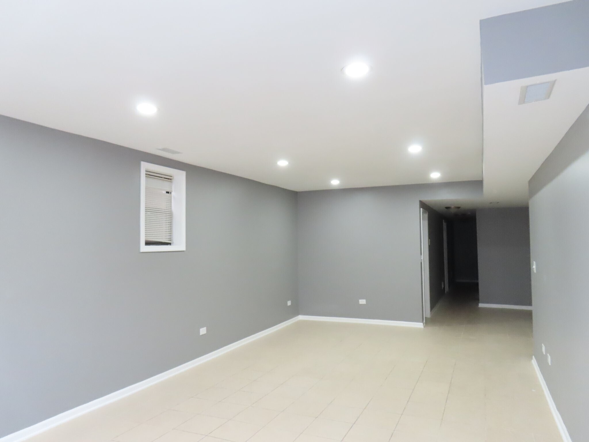 Building Photo - 951 W 51st St