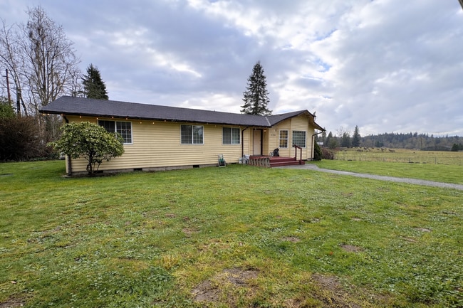 Building Photo - Country Living