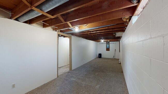 Building Photo - Great Duplex on Campus