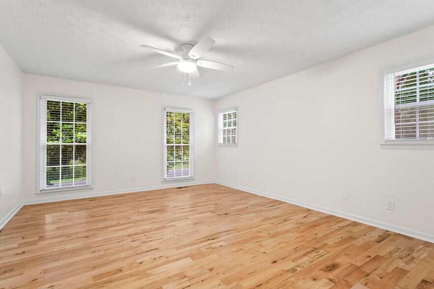 Building Photo - 4133 Thornwall Dr