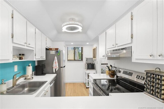 Building Photo - 5111 SE Miles Grant Rd