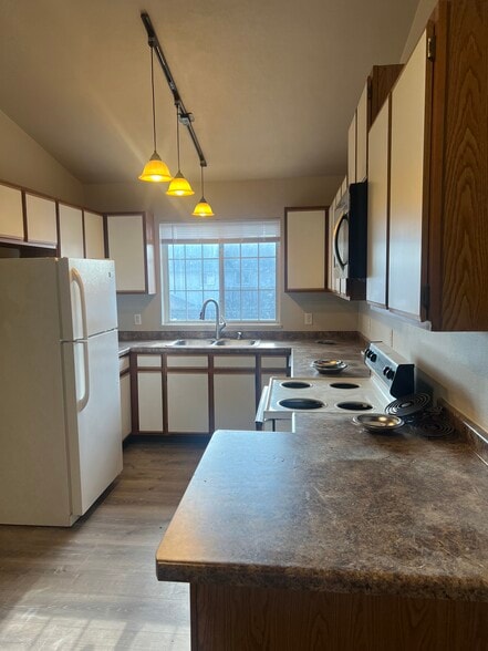 Building Photo - 3216 Midvale Dr