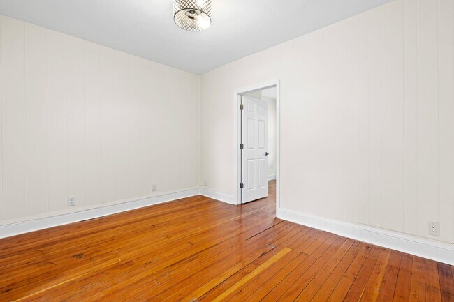 Building Photo - 294 Clerk St