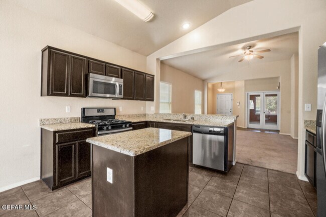 Building Photo - 2932 Pino Triste Dr