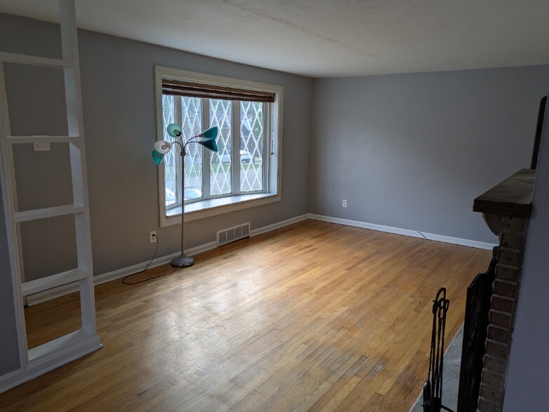 Building Photo - 2057 Borland Rd