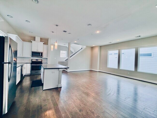 Building Photo - 2632 Bastrop St