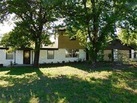 Building Photo - 6301 S Choctaw Rd
