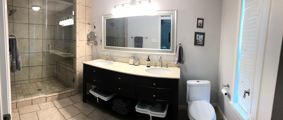 Master Bath with walk in shower - 1605 Elizabeth Blvd