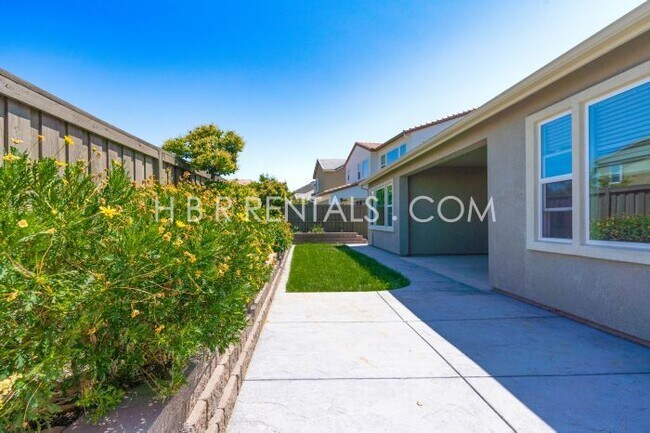 Building Photo - Ellis Neighborhood  | Spacious Single-Stor...