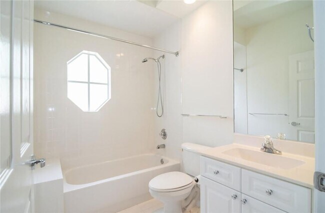 Building Photo - 2519 Bay Pointe Ct