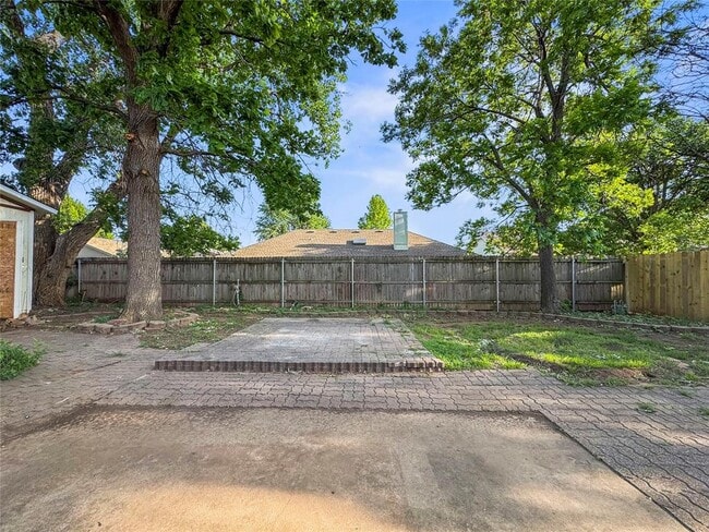 Building Photo - 2108 Shorewood Ln