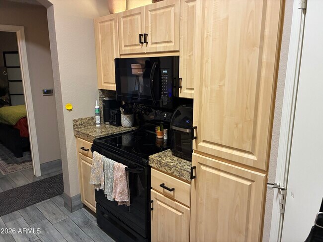 Building Photo - 1411 E Orangewood Ave