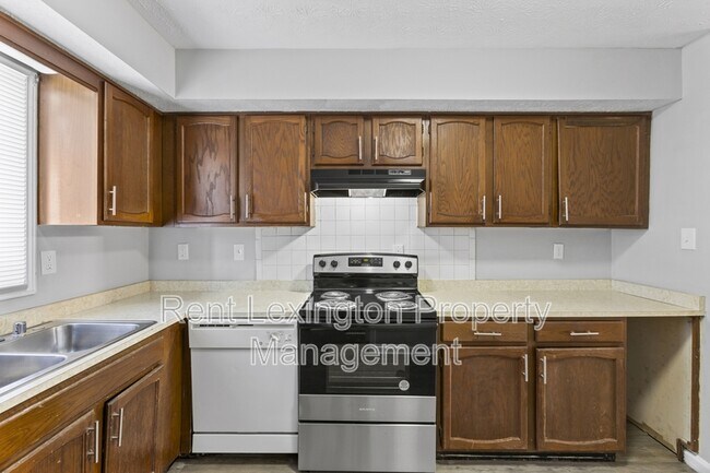 Building Photo - 1649 Foxhaven Dr