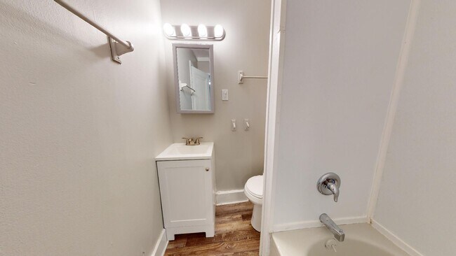 Building Photo - 3052 Sackett Ave