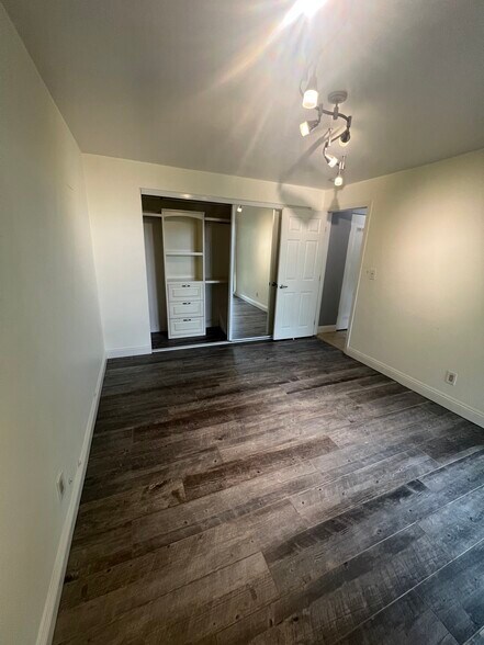 Bedroom with closet cabinets and sliding morrors - 2300 Sunset Heights Dr