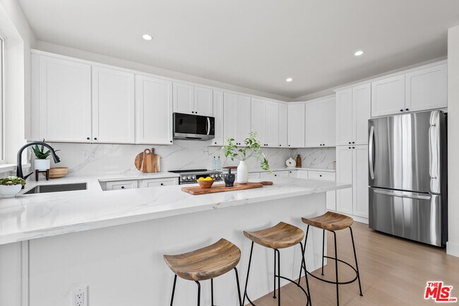 Building Photo - 3626 E 1st St