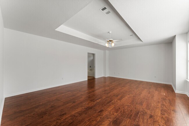 Building Photo - 235 Doncaster