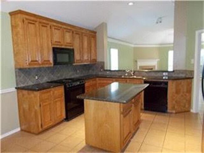Building Photo - 21922 Golden Cedar Dr