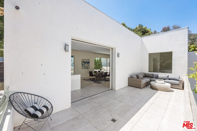 Building Photo - 3542 Knobhill Dr