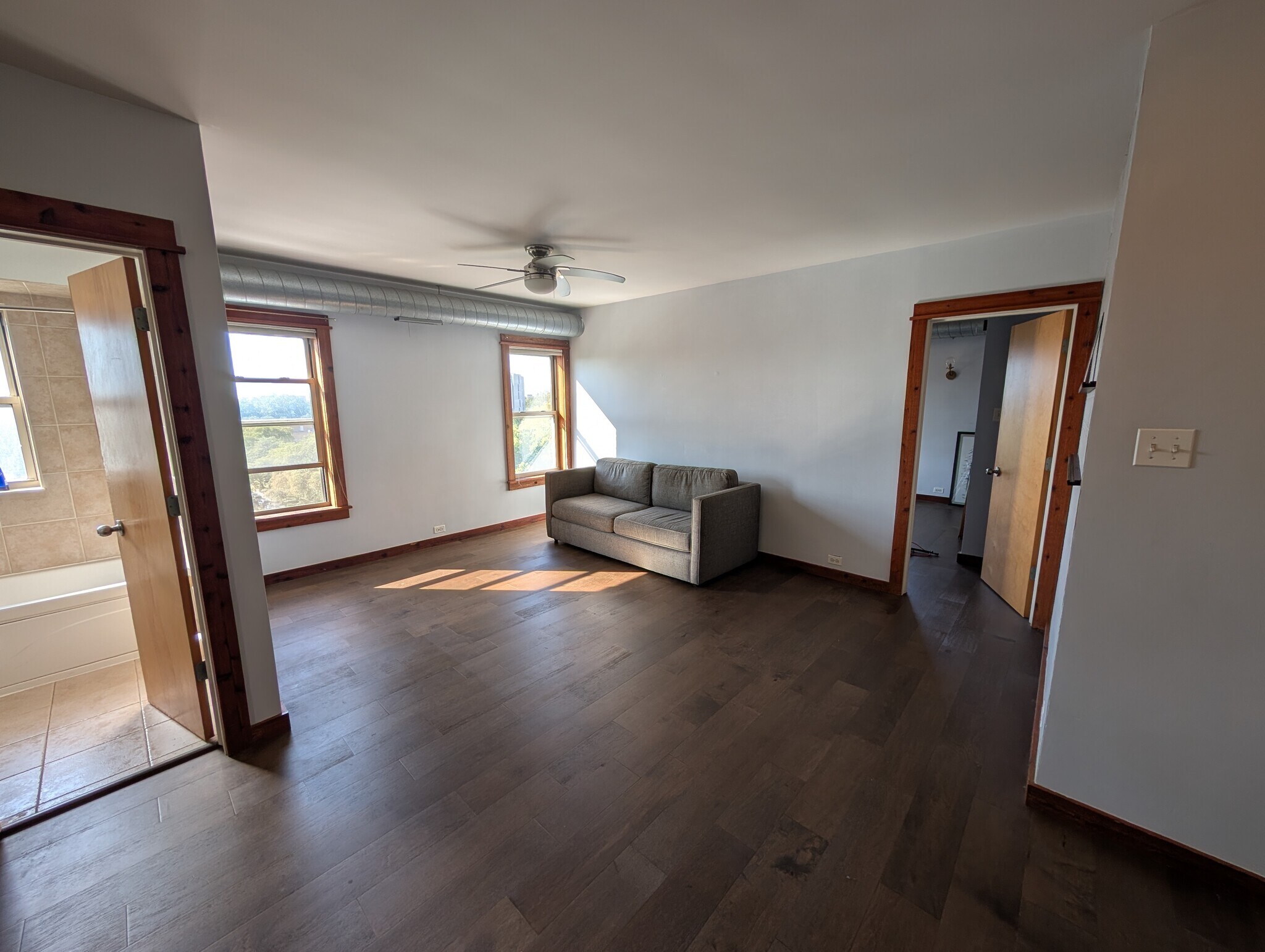 Unit comes semi-furnished - 5400 S Harper Ave