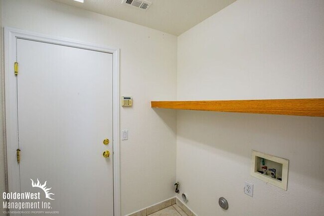 Building Photo - Modern & Inviting 4Bdm 2.5Ba Home with Private Pool