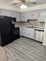 Building Photo - 1614 N Parkway Dr