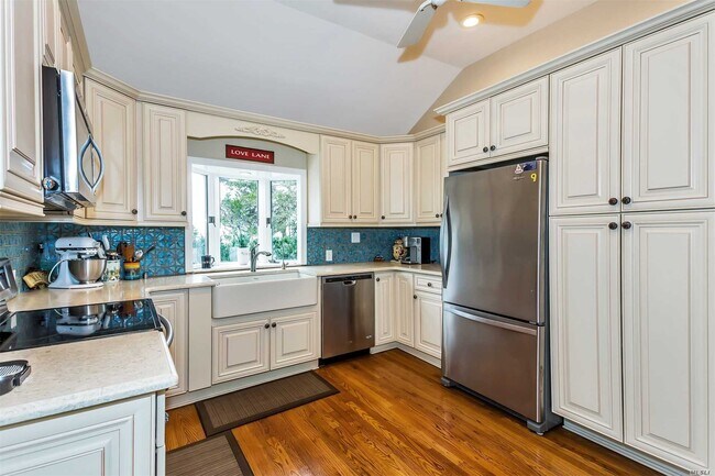 Building Photo - 4170 Peconic Bay Blvd