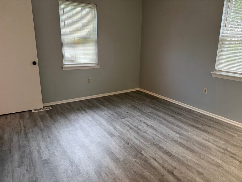 Building Photo - 126 Kingsley Way