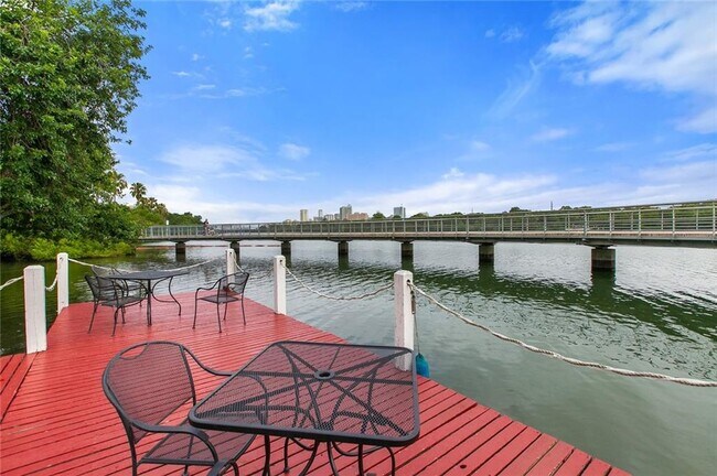 Primary Photo - 1818 S Lakeshore Blvd
