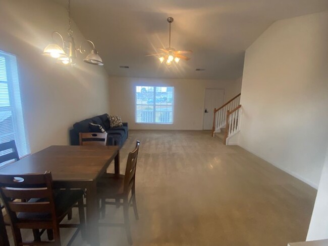 Building Photo - Spacious 3-Bedroom Home with Loft & Large ...