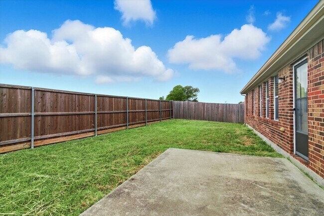 Building Photo - Great House in Quiet Neighborhood