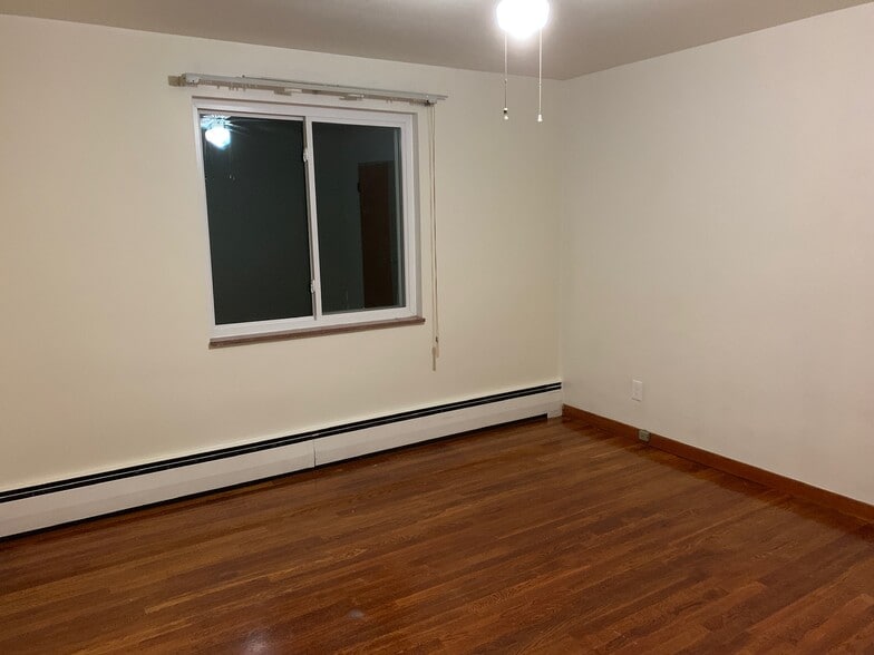 Bedroom 3 - 916 Portland St