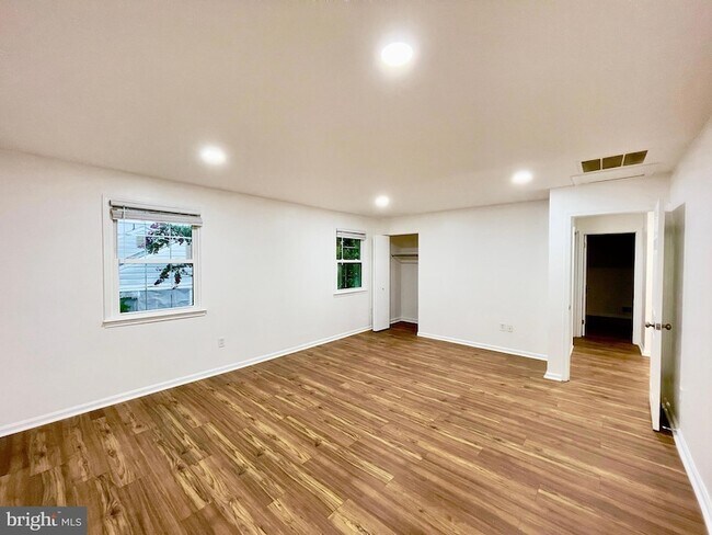 Building Photo - 1402 Mullins St