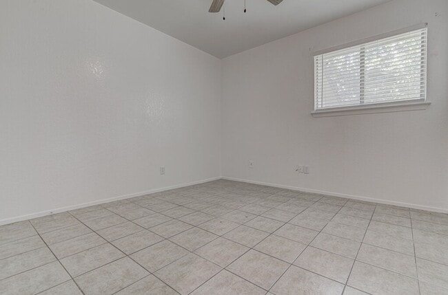 Building Photo - 805 Sirocco Dr