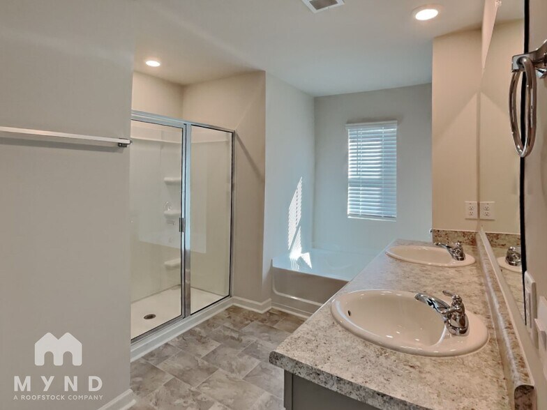 Building Photo - 8286 Middlebrook Dr