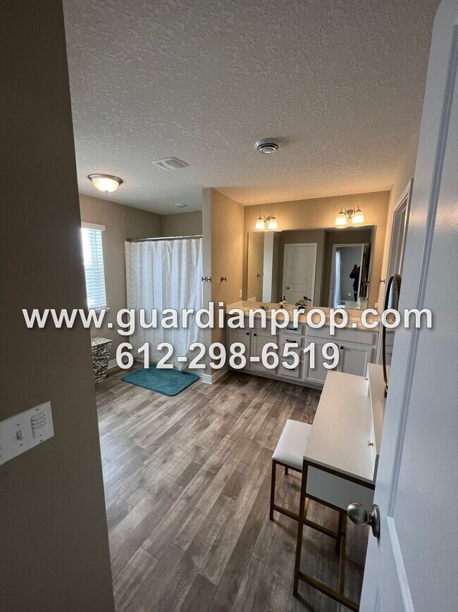 Building Photo - Luxury 2020 Built Townhouse Available June 1, Open Floor Plan, Fireplace, Patio, Primary w/Huge P...