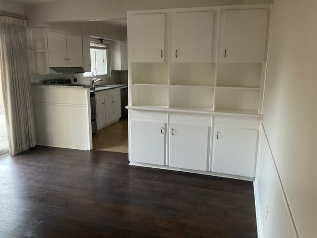 Building Photo - 515 Cave Ln