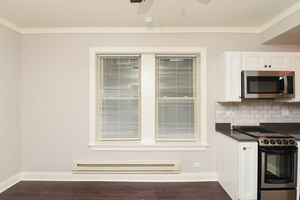 Building Photo - 640 W Wrightwood Ave