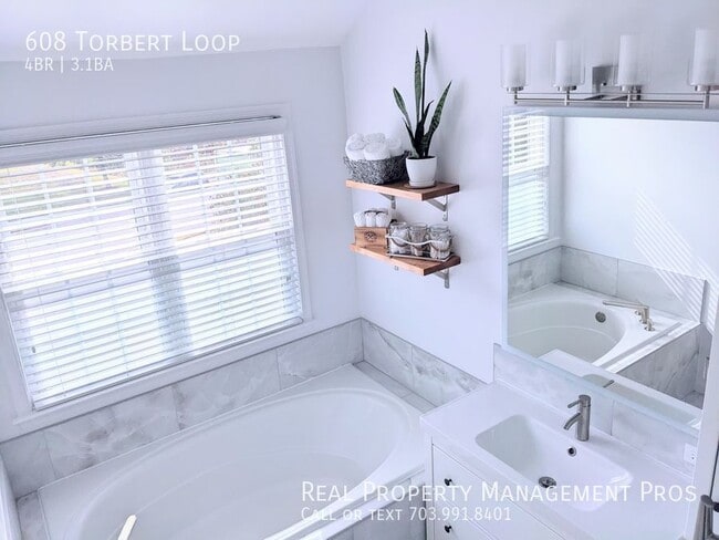 Building Photo - 608 Torbert Loop