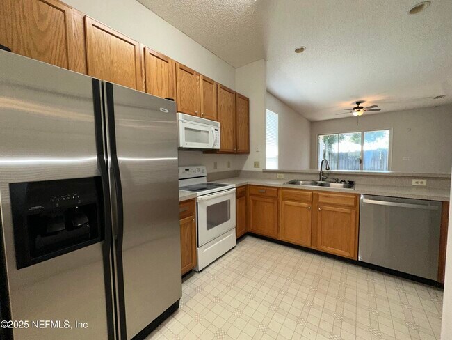 Building Photo - 1274 Ardmore St