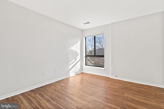 Building Photo - 561 Florida Ave