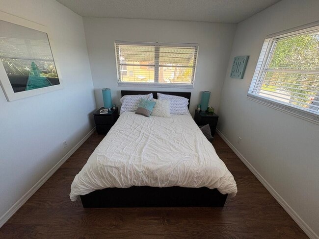 Building Photo - 2161 NE 1st Ct