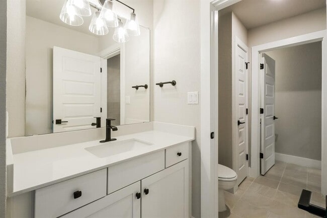 Building Photo - 256 Victoria Peak Lp