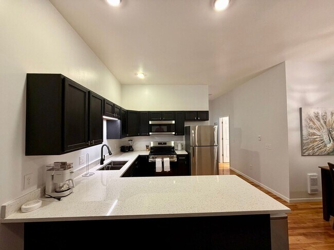 Building Photo - 719 N 3rd Ave