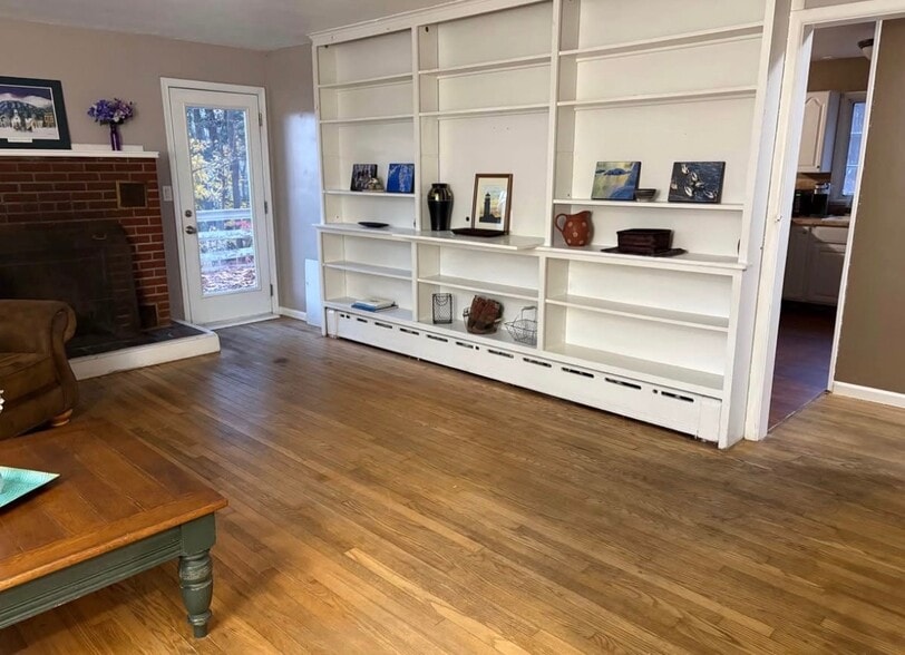 Building Photo - 233 Roosevelt Ave