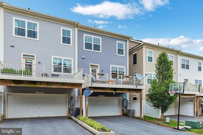 Building Photo - 11882 Country Squire Way